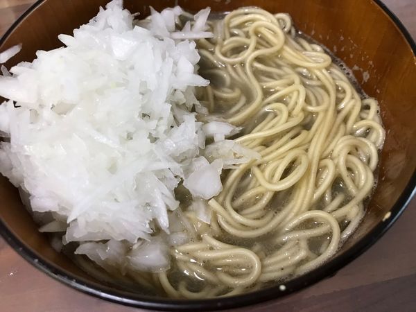 「鱈煮干そば（テイクアウト）＋自宅刻みタマネギ」@中華蕎麦 志の写真