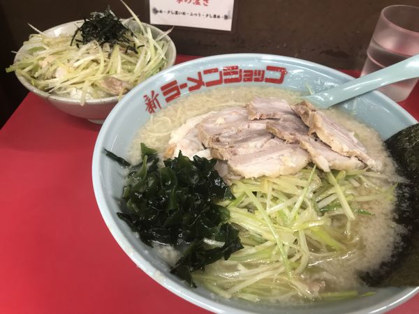 「ネギチャーシュー麺 中 こってり」@新ラーメンショップ 狭山本部の写真