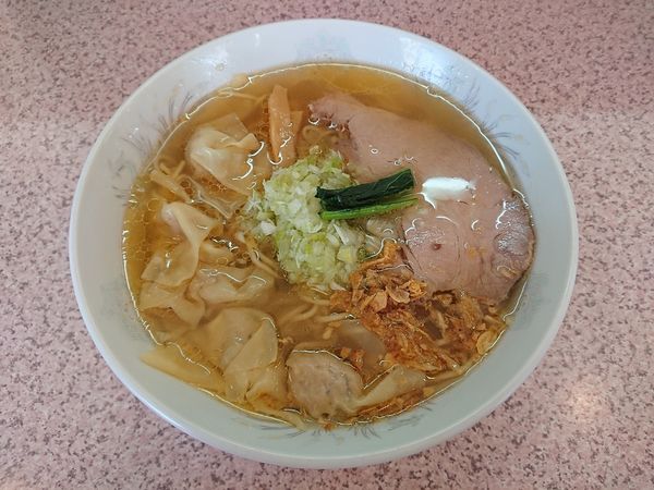 「塩ねぎワンタン麺 980円」@ラー麺専門店 こしがやの写真