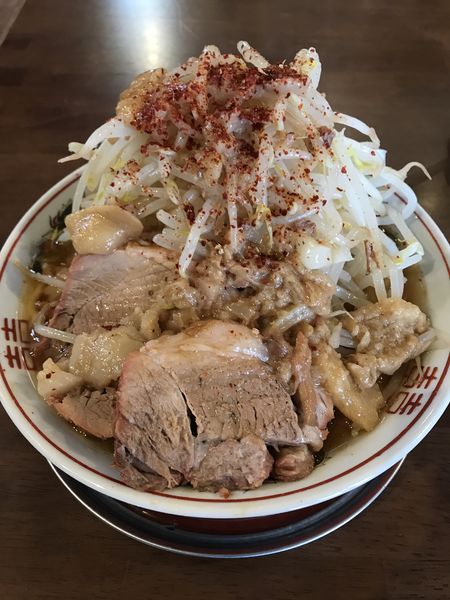 「麻辣ラーメン、ヤサイ、アブラマシマシ」@らーめん 豚島の写真