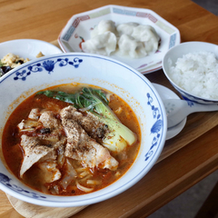 鶴東餃子の写真