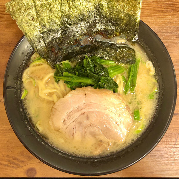 「豚骨ラーメン(醤油)710円﻿」@横浜家系ラーメン 武骨家 恵比寿店の写真
