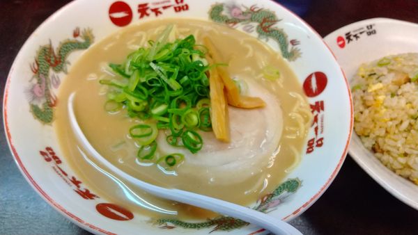 「チャーハン定食（こってり）1050円」@天下一品 池尻店の写真