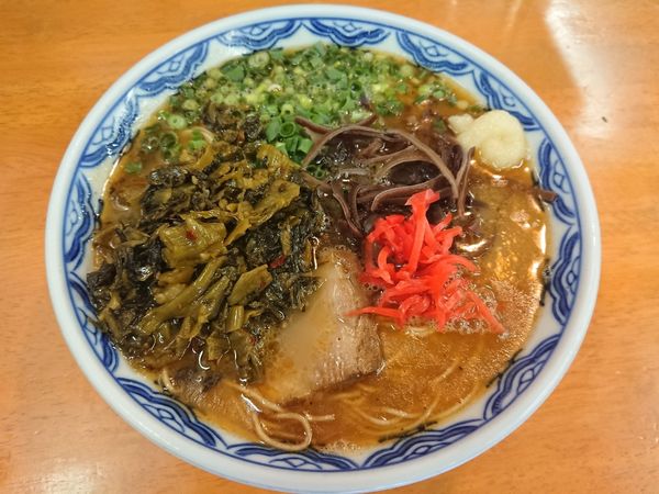 「黒らーめん＋辛子高菜＋替玉」@由丸製麺所の写真