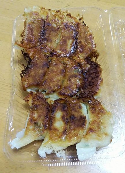 「テイクアウト餃子 1人前6個140円」@大衆酒場 サンヂカラの写真