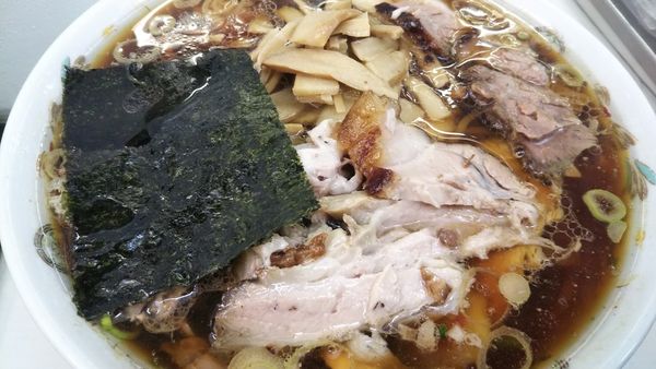 「チャーシュー大盛＋チャーシュー100円＋メンマ50円」@青島食堂 秋葉原店の写真