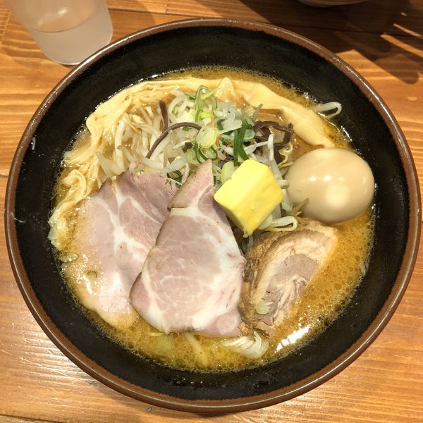 「味噌ラーメン (バター入) ￥880」@麺屋 真心の写真