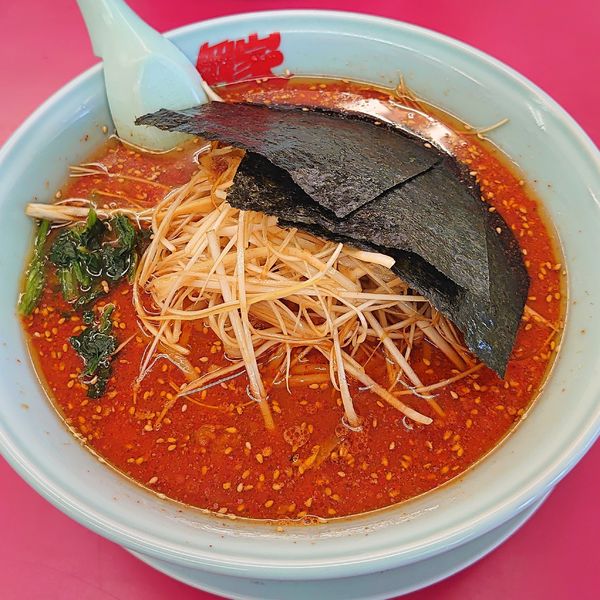 「辛味噌ネギラーメン中盛870 大辛  麺ヤワメ」@ラーメン山岡家 伊勢崎宮子店の写真