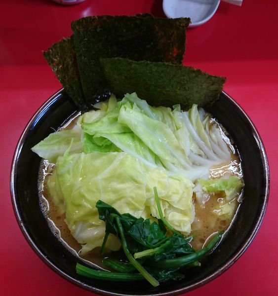 「ラーメン￥700。キャベツ￥100。缶ビール￥350。」@田上家の写真