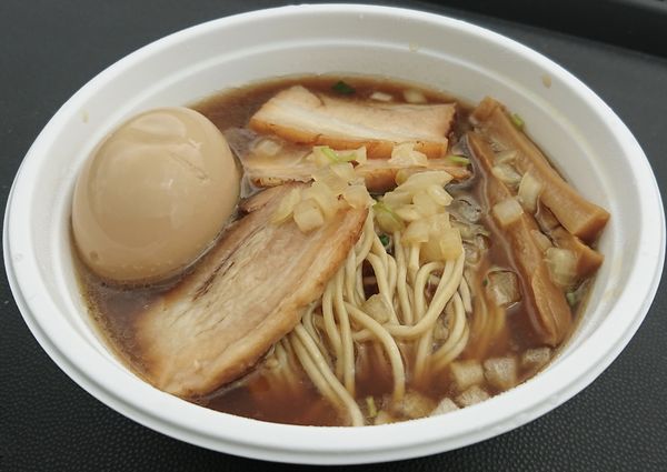 「【テイクアウト】らぁ麺醤油＋特製トッピング」@The Noodles & Saloon Kiriyaの写真