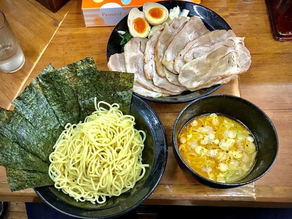 「つけ麺中盛り+スペシャル+ちゃーしゅー」@英吉家の写真