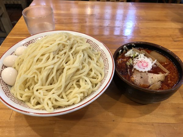 「辛つけ麺大盛 うずら」@泪橋 溝の口店の写真