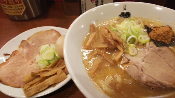 「特製ラーメン 980円」@つけ麺 紋次郎 大阪駅前第二ビル店の写真