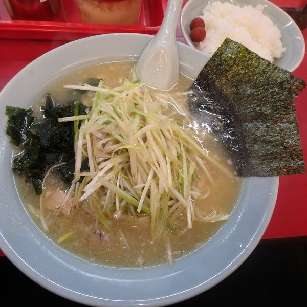 「ネギラーメン700円、半ライス100円」@新ラーメンショップ 狭山本部の写真