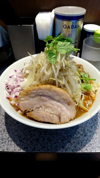 「トムヤムクンラーメン中盛り1000円ニンニク少し他全マシ」@ラーメン宮郎の写真