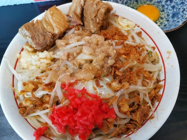 「まぜそば豚2枚」@まぜそば(麺)マゼロー 馬込沢店の写真