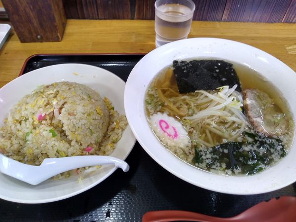 「チャーハンセット (半チャーハン&醤油らーめん) 760円」@いってつ食堂の写真