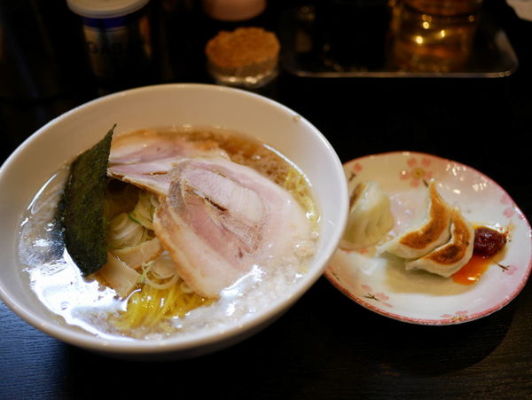 「醤油ラーメン こってり 麺硬め＋サービス餃子」@宗家一条流 八代目直系 がんこラーメン 町屋店の写真
