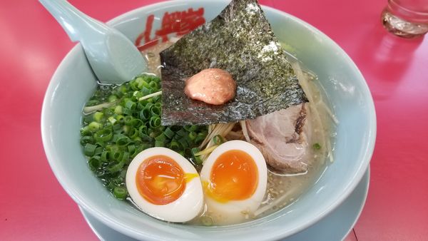 「朝ラーメン　ネギ、味玉トッピング」@山岡家 松本店の写真
