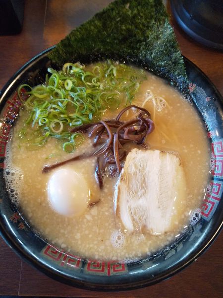 「塩豚骨ラーメン（味玉付き）」@濃厚とんこつラーメン 有頂天 小牧店の写真