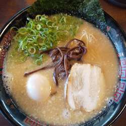 塩豚骨ラーメン（味玉付き）