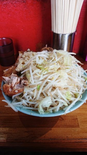 「ラーメン  野菜多め    ニンニク」@ラーメン髭の写真