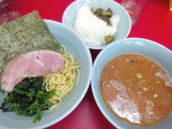 「つけ麺 並650円硬め濃いめ多めライス」@横浜ラーメン 武蔵家 北千住西口店の写真