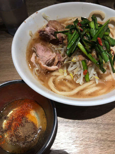 「ラーメン少なめ　辛ニラ　生たまご」@MEN YARD FIGHTの写真