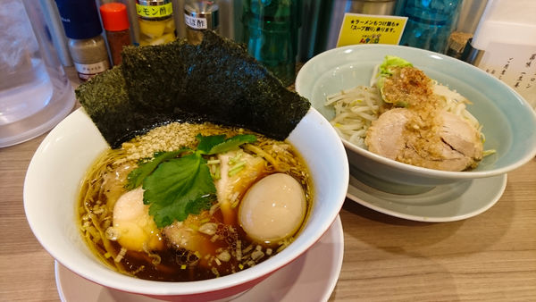 「特製醤油鶏そば+親父郎飯（ミニ）+替え玉」@中華そば ムタヒロ 拝島駅店の写真