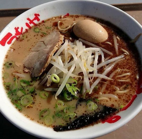 「とんこつラーメン海老名バージョン」@ゑびな軒 東名海老名SA下り線店の写真