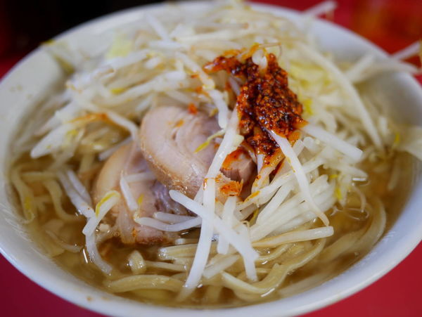 「小 辣油」@ラーメン二郎 千住大橋駅前店の写真