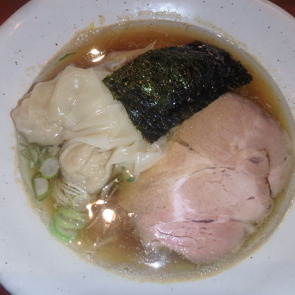 「わんたんめん700円、ごはん100円、エビス生350円」@中華そば 榮じの写真