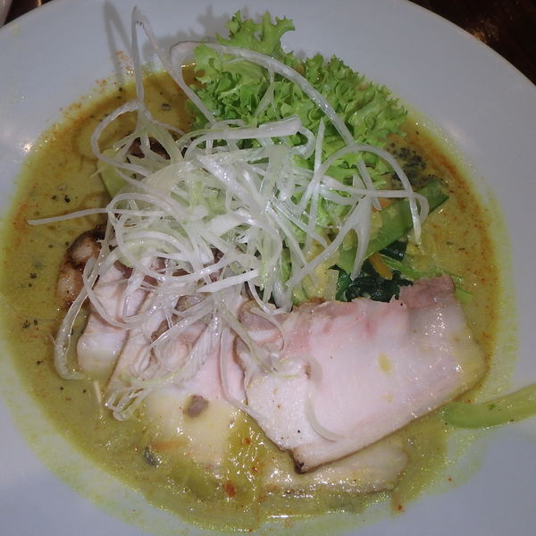 「季節野菜のグリーンカレーラーメン(1180円)他」@自然派レストラン グレイト（GR8）の写真