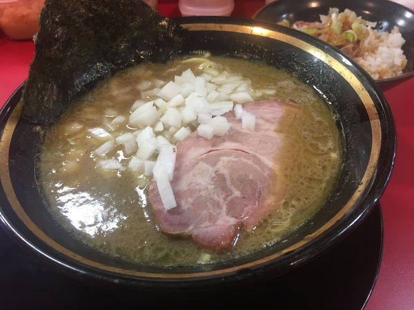 「【限定】丿貫コラボ ママカリニボシラーメン＋半賄い飯」@家系ラーメン とらきち家の写真