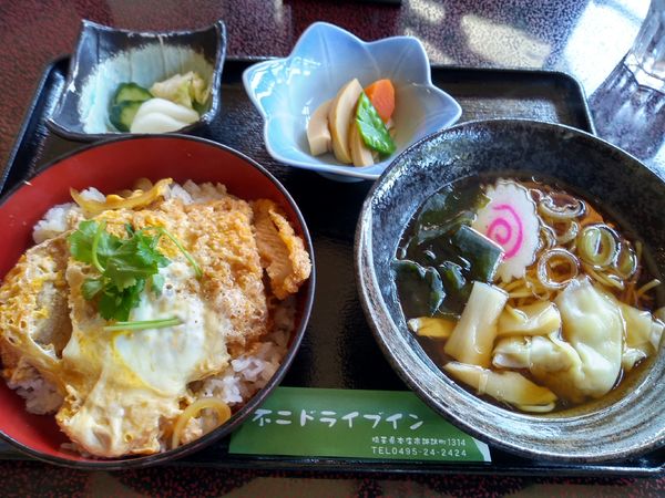 「カツ丼 ワンタン麺 820円」@不二ドライブインの写真