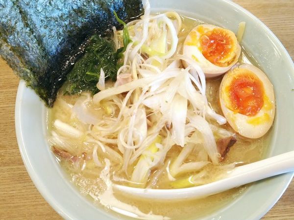 「ネギラーメン＋味玉」@豚骨醤油らーめん 浅草隊の写真