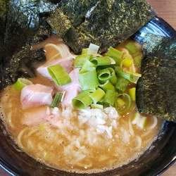 豚の呼吸壱ノ型濃厚豚骨一閃（海苔増し）