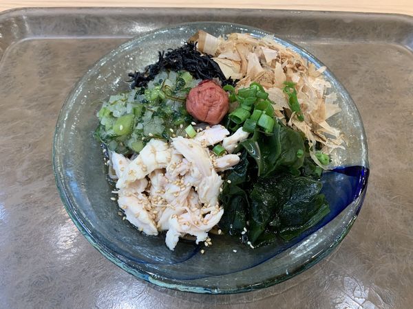 「梅ひじきぶっかけそば 620円+tax」@めん家 那覇メインプレイス店の写真