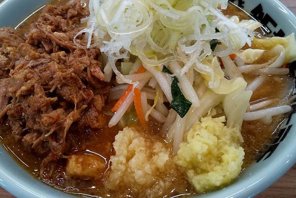 「味噌タンメン、辛肉。無料全トッピング」@飯村製作所の写真