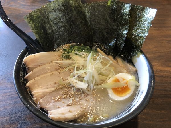 「こくとろラーメン（塩）、海苔&チャーシュートッピング」@麺や 鶏恵 ときわ店の写真