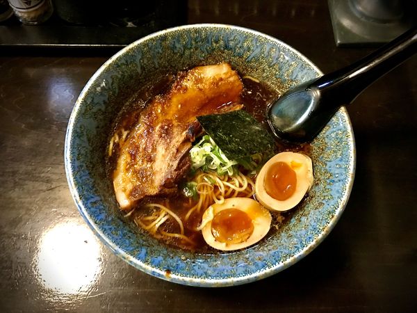 「もち豚脂炙り焼きチャーシュー麺」@こくや 原田屋の写真