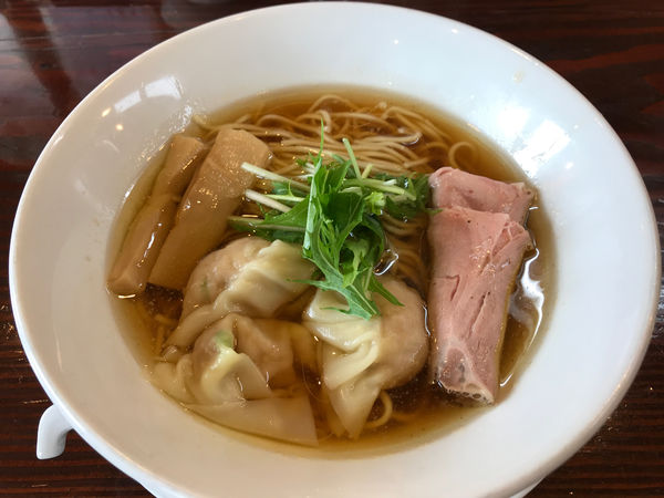 「海老わんたん麺　醤油　950円」@らーめん 本竈の写真