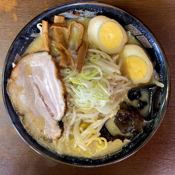 「味噌らーめん ¥800円（味玉＋100円）」@北海道ラーメン コシ屋 西川口店の写真