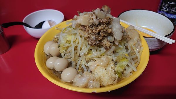 「小少な目、生卵、うずら」@ラーメン二郎 茨城守谷店の写真