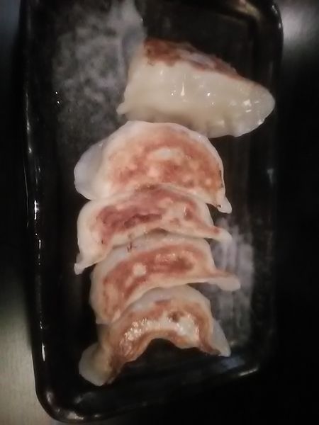「ぎょうざ（一枚）(450円）」@麺割烹 亀壱の写真