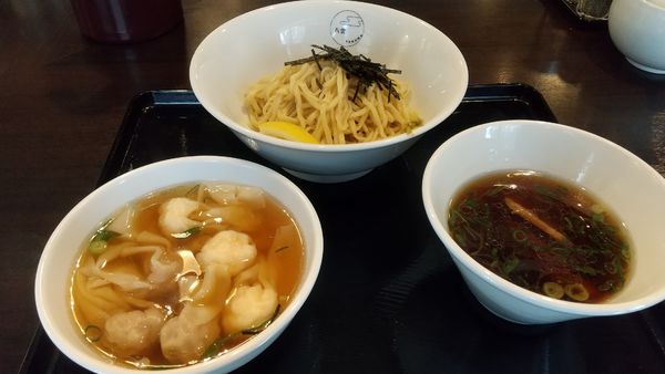 「つけそば（特製ワンタン付き）黒だし1150円」@八雲の写真