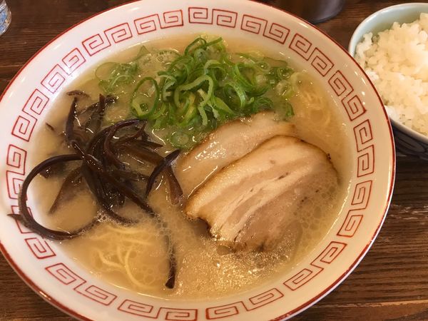 「長浜ラーメン 700円 硬め」@本場博多 長浜ラーメン まるむら 東陽町店の写真