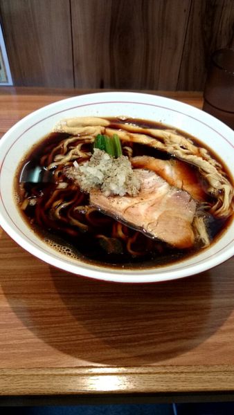 「漆黒醤油ら〜麺（７００円）＋大盛（１００円）」@ら〜麺 安至の写真