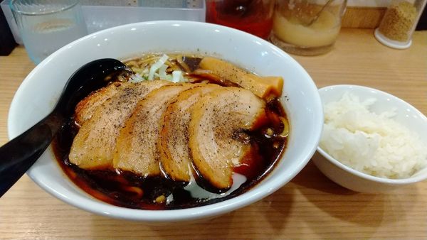 「中華ブラックラーメン」@横浜家系ラーメン 春樹 曳舟店の写真
