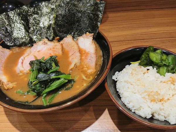 「チャーシュー麺にライス」@横浜家系らーめん 輝道家の写真